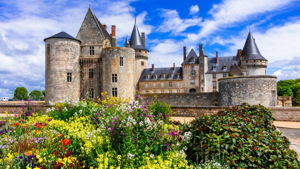 Beautiful-medieval-castle-Sully-sul-Loire.-famous-Loire-valley-river-France