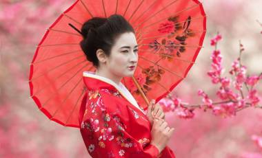 Enchanting Travels Japan Vacations - Best time to travel to Japan - geisha