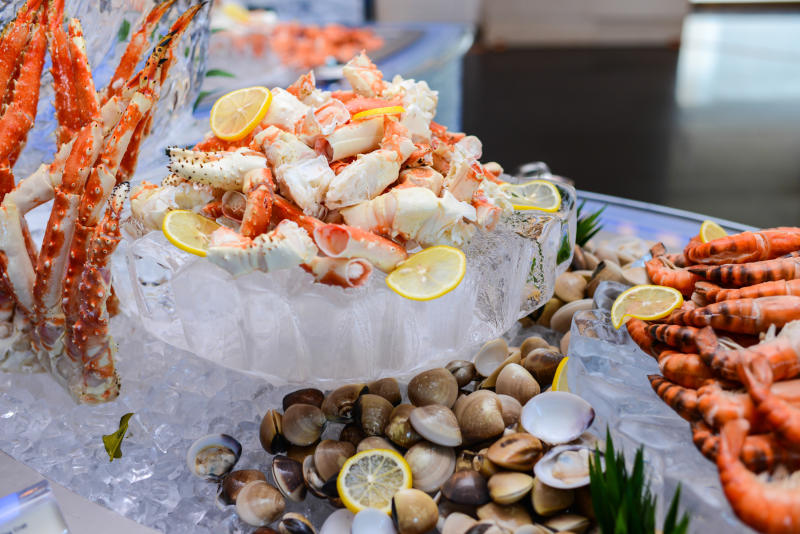 fresh alaska king crab on ice