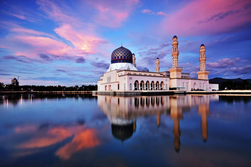 A view of Kota Kinabalu city Mosque at sunset as seen on a Malaysia tour
